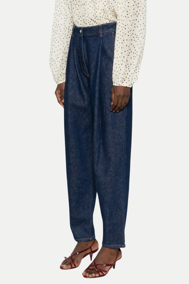 Austyan Pleated Tapered Jeans - Stellouette